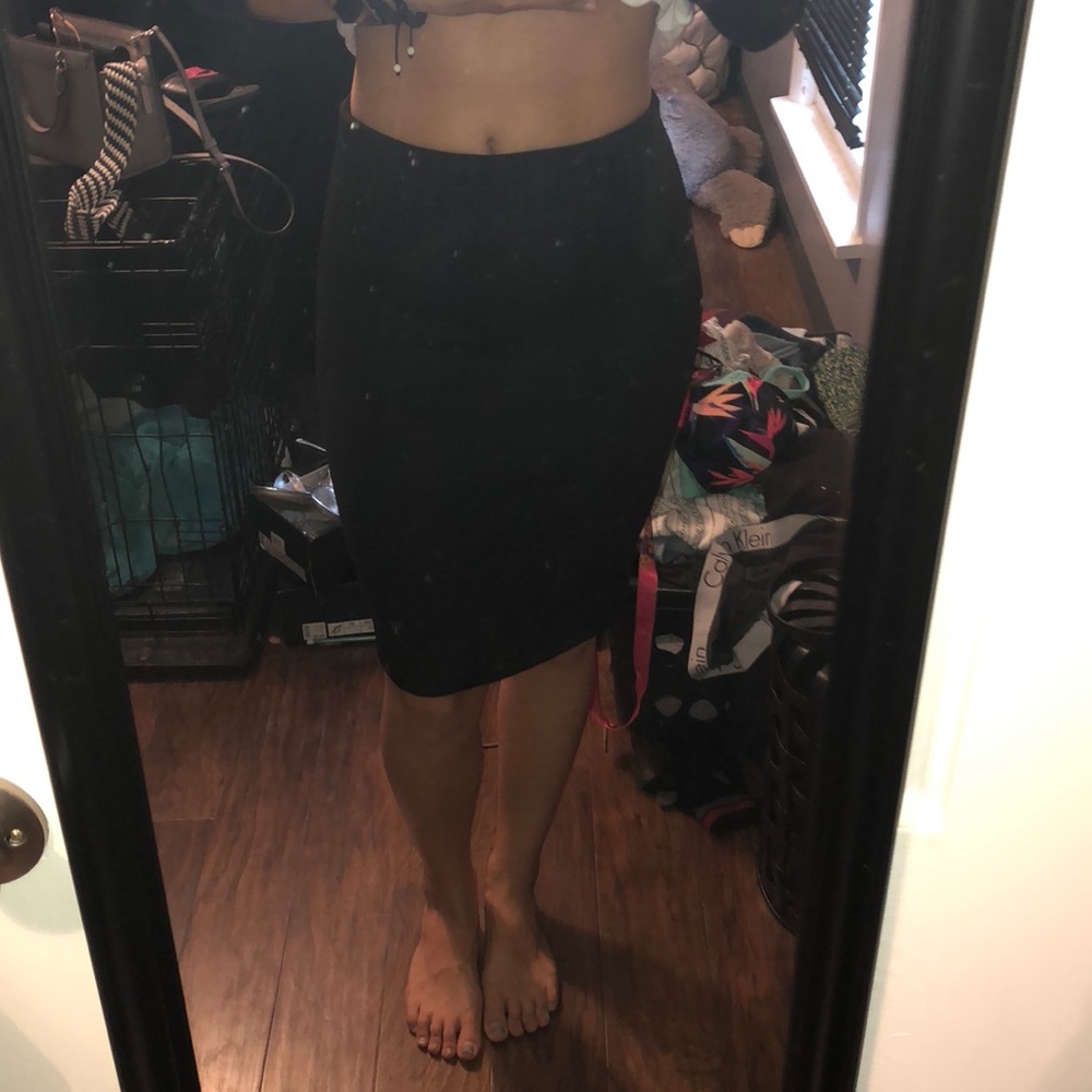 Black ribbed pencil skirt
